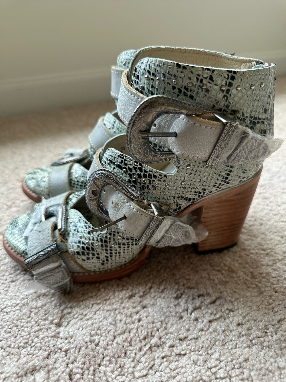 Freebird by Steven Mint Green Snakeskin Buckle Block Heel Sandals size 8